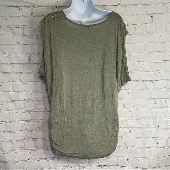 Large Blouse With Embellished Shoulders - Picture 5 of 7